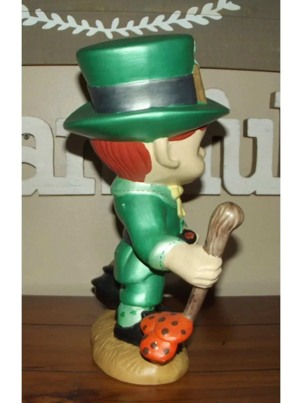 Leprechaun Smiley Boy Figurine Green Hat Shillelagh Stick pipe Mushroom pot gold